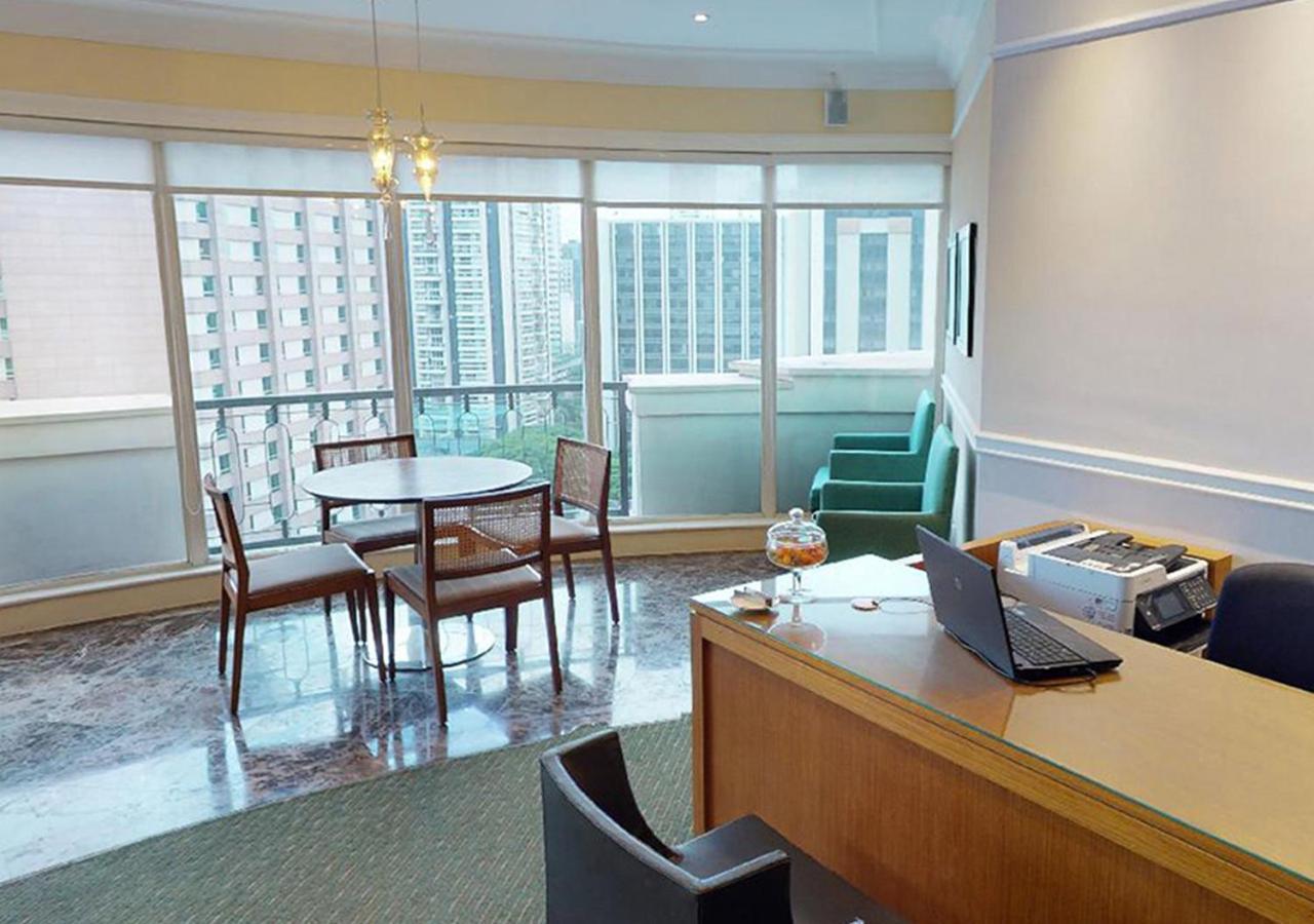 Gran Estanplaza Berrini Hotel Sao Paulo Exterior photo A typical office at the Hong Kong University of Science and Technology