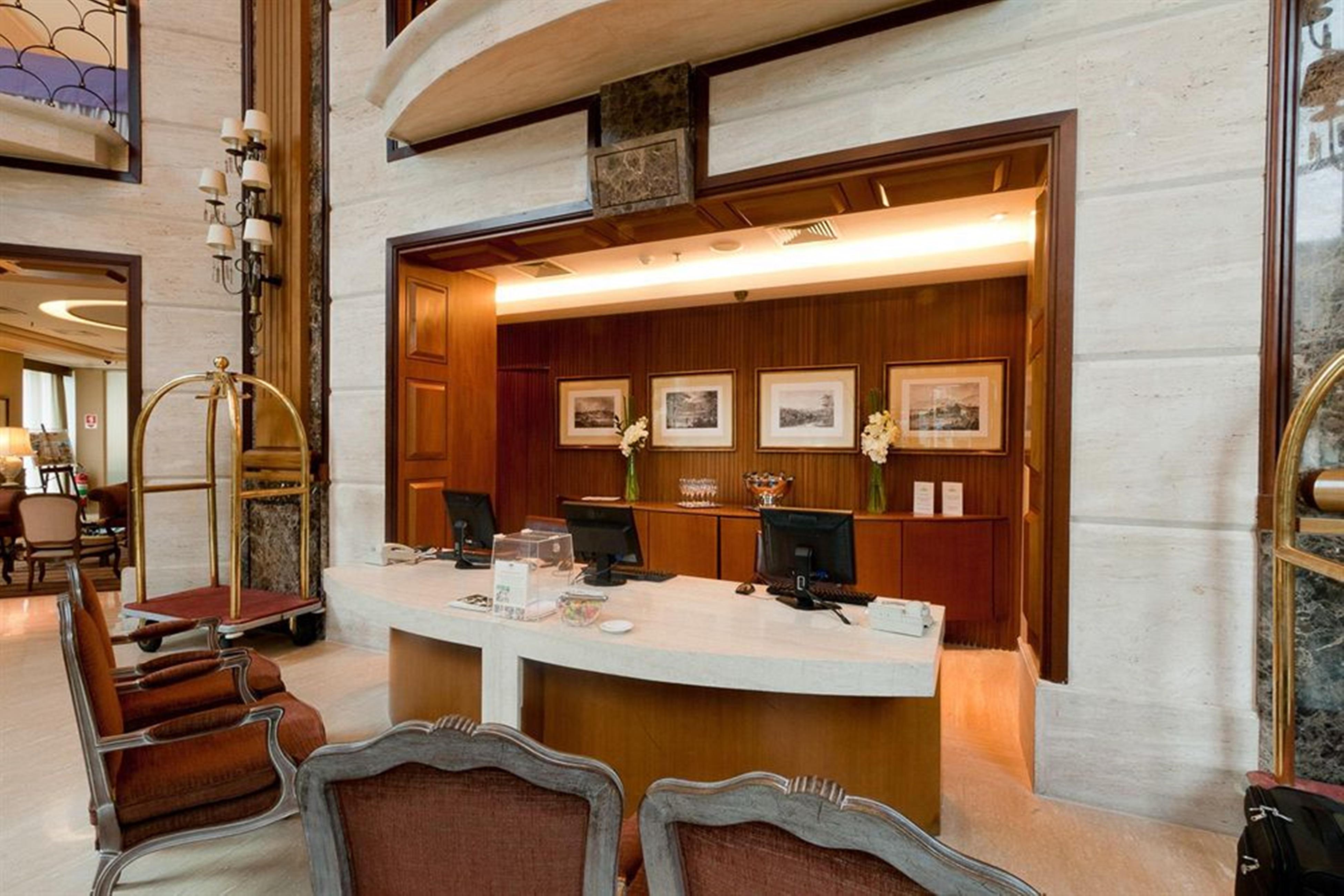 Gran Estanplaza Berrini Hotel Sao Paulo Exterior photo Concierge desk at the Ritz-Carlton, Dubai